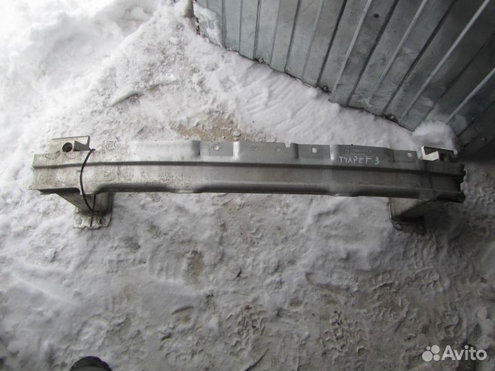 Усилитель бампера передний Volkswagen Touareg 3