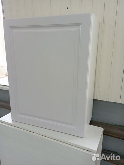 Шкафчик навесной (крашеные фасады) новый