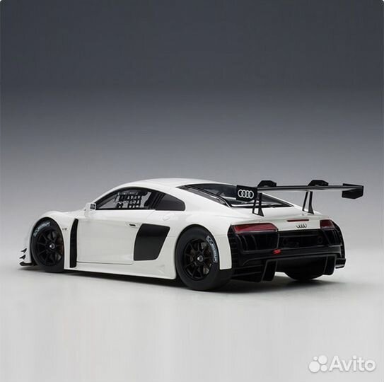 Коллекционная модель Audi R8 LMS 1:18