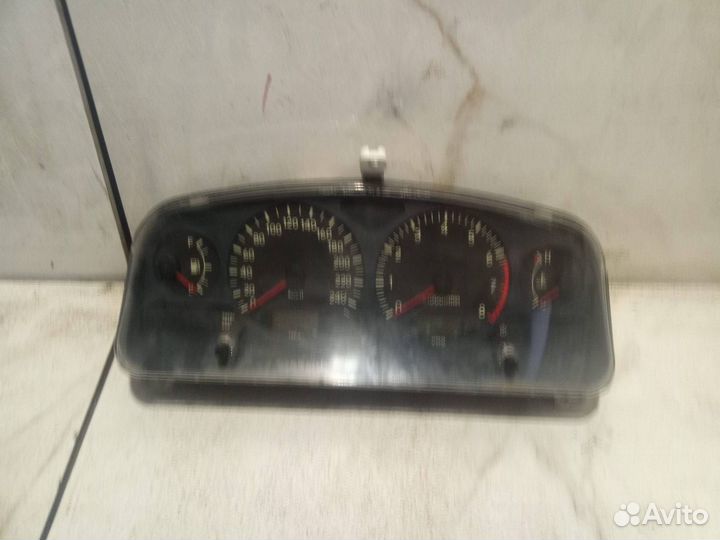 Панель приборов (щиток) Toyota Avensis (T220)