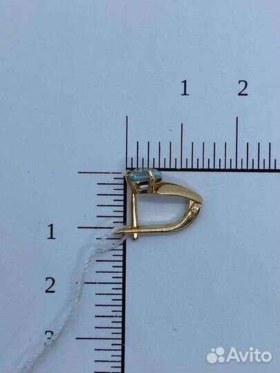 Серьги с синтетическим камнем Золото