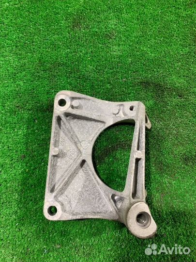 Кронштейн опоры двигателя Bmw 5 E60 M54B30 2004