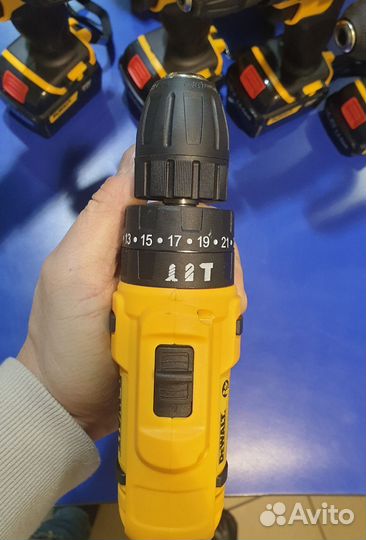 Шуруповерт dewalt новый