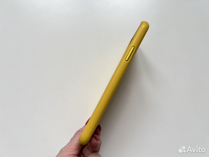 Чехол для iPhone 11 pro max кожаный желтый
