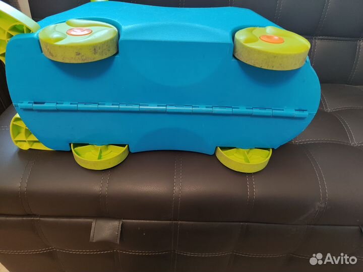 Детский чемодан на колесиках