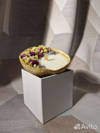 Свеча в кокосе