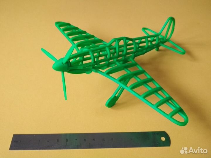 Каркасная модель самолета Як-3