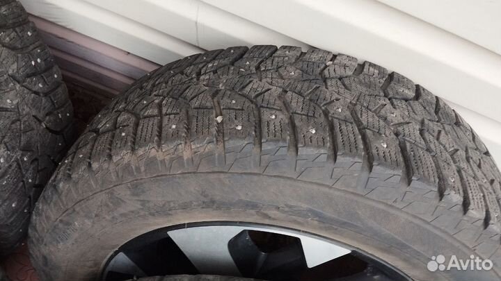 Bridgestone Blizzak Spike-02 SUV 235/60 R18 107