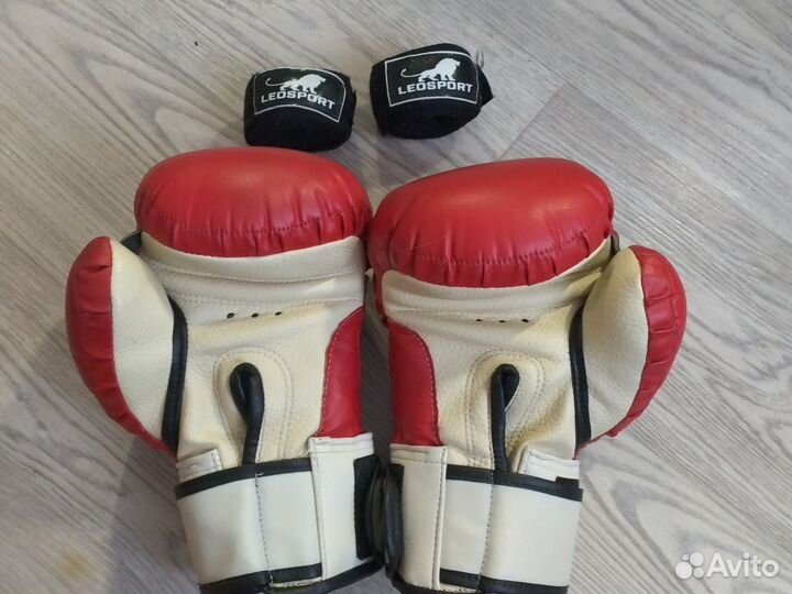 Боксерские перчатки 10 oz