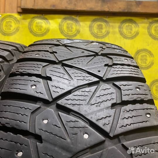 Goodyear Ultragrip 600 215/65 R16 98T