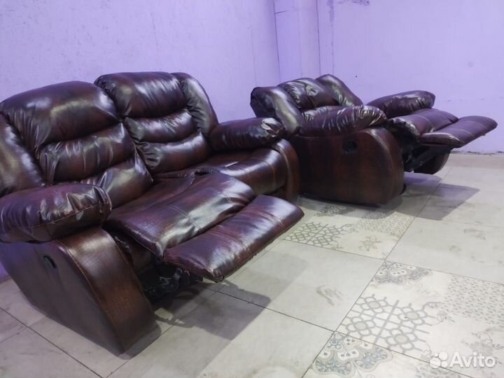 Кожаный диван реклайнер