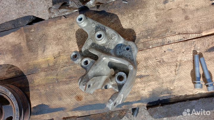 Лапа подушка двигателя citroen c5 ii iii 2.0 2016