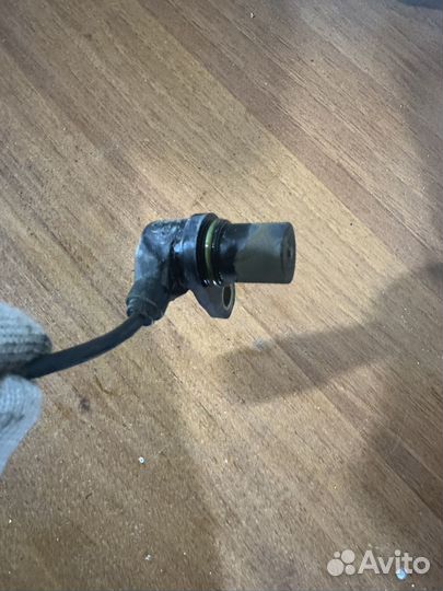 Датчик положения коленвала Skoda Octavia A5