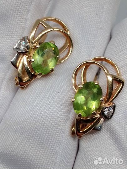 Золотые серьги 585 пробы с хризолитом(33600)