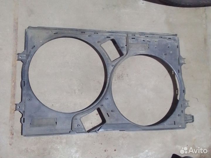 Рамка вентилятора VW Phaeton