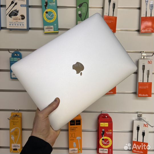 MacBook Pro 13 2017 i5/8/512Gb Silver