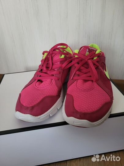Кроссовки Nike 38