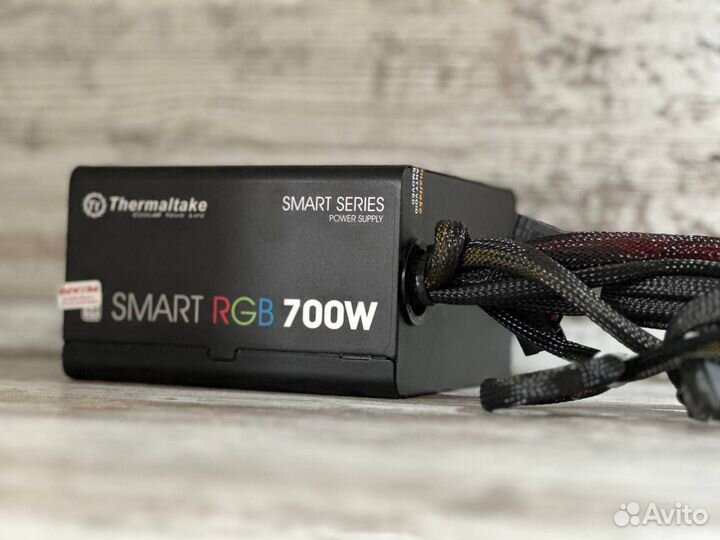 Блок питания Thermaltake 700w SMART RGB