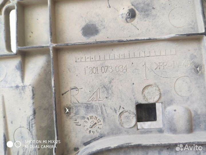 Крепление правой фары на Ауди А4 B8 оригинал