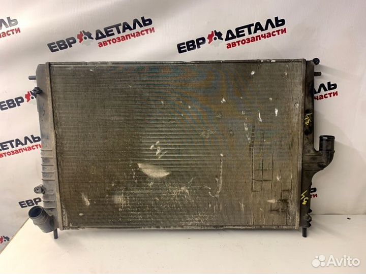Радиатор охлаждения двигателя Renault Duster
