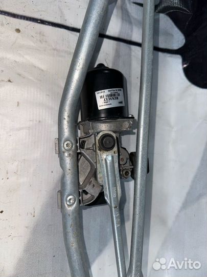 Трапеция стеклоочистителя с мотором Renault