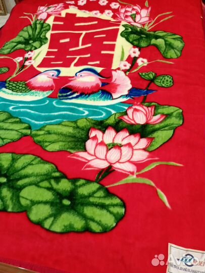 Пледы и покрывало