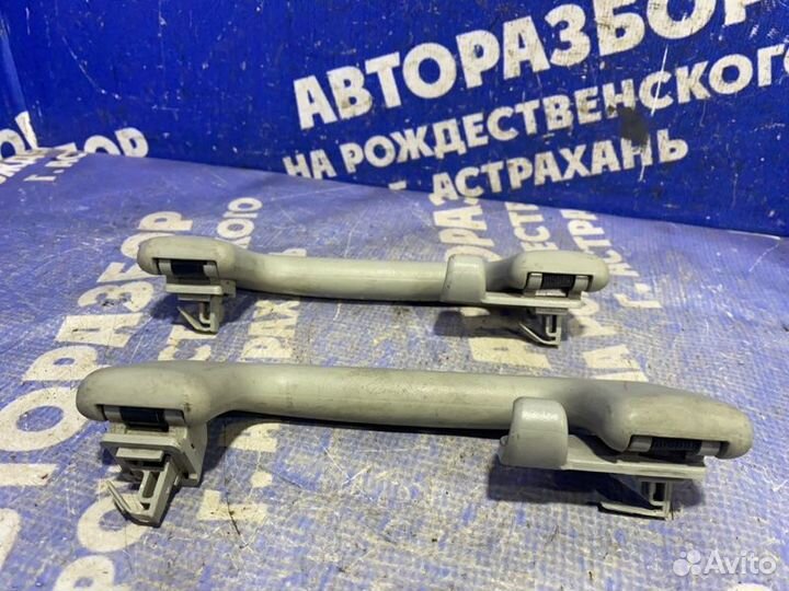 Ручка потолка Toyota Verso минивен 2ZR-FE 2009