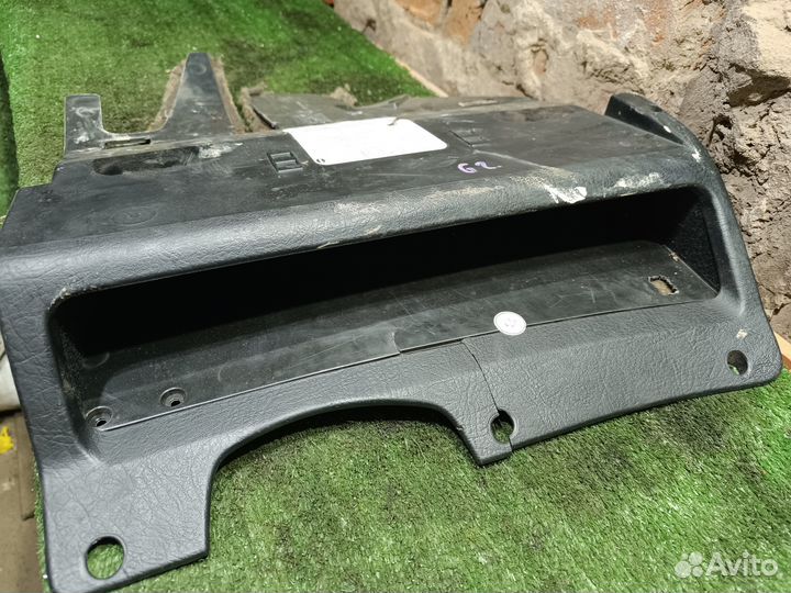 Бардачок вещевой для VW Golf 3