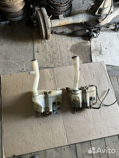 Бачек омывателя Toyota Hilux