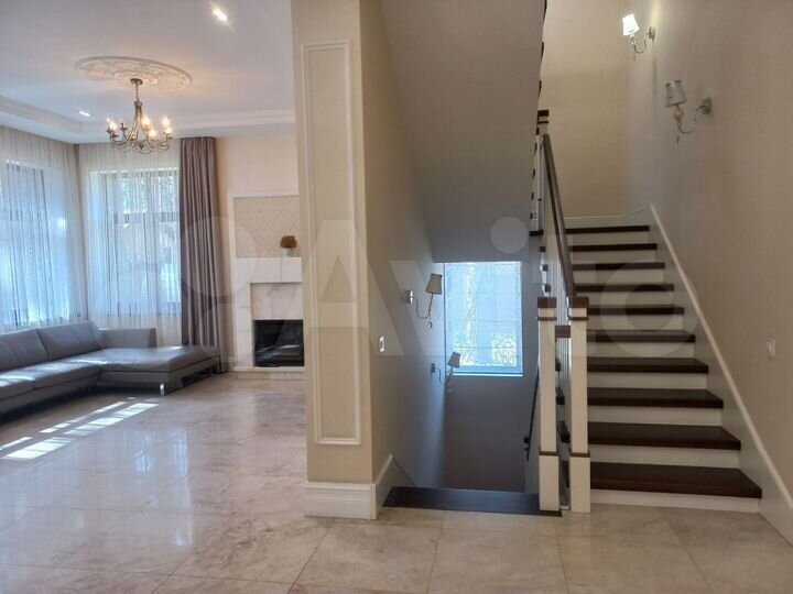 Коттедж 363,1 м² на участке 10,5 сот.