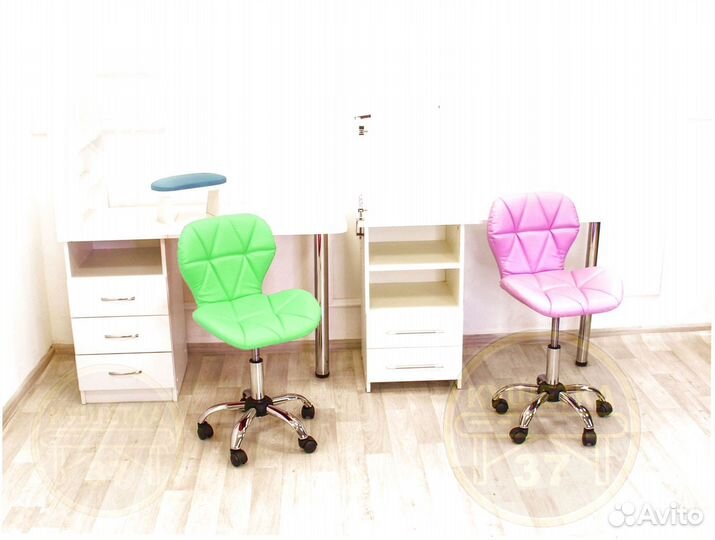 Маникюрный стол