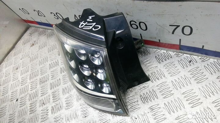 Фонарь Mitsubishi Outlander (2003-2009)