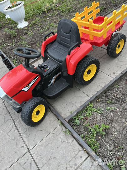 Трактор детский