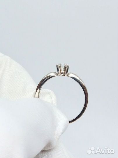 Золотое кольцо с камнем 16,5р