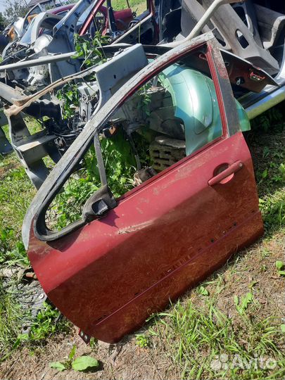Передняя правая дверь peugeot 307