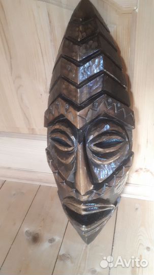 Деревянная маска ручной работы