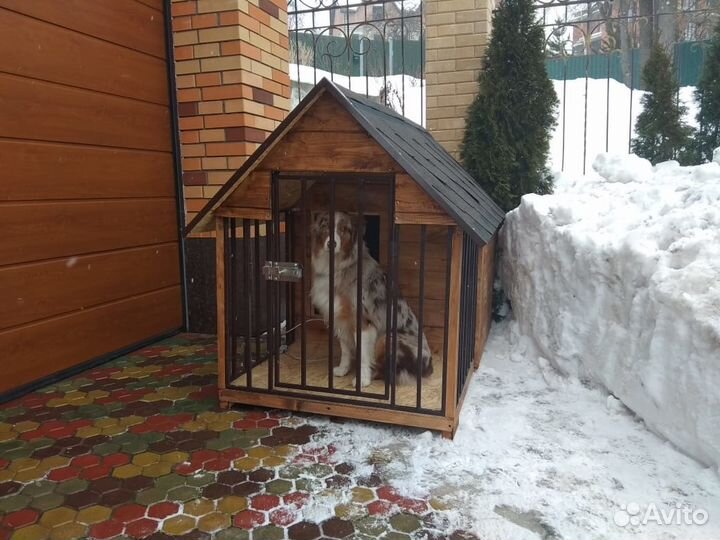 Утепленная будка с двухскатной крышей