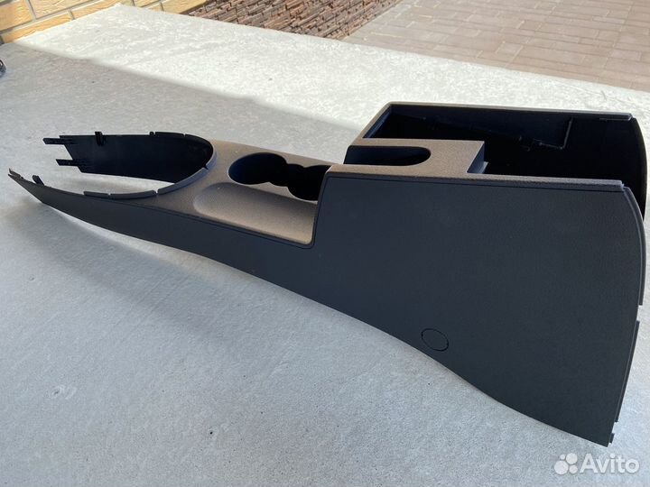 Консоль volkswagen тауран 2008 года новый