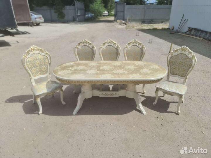 Столы и стулья