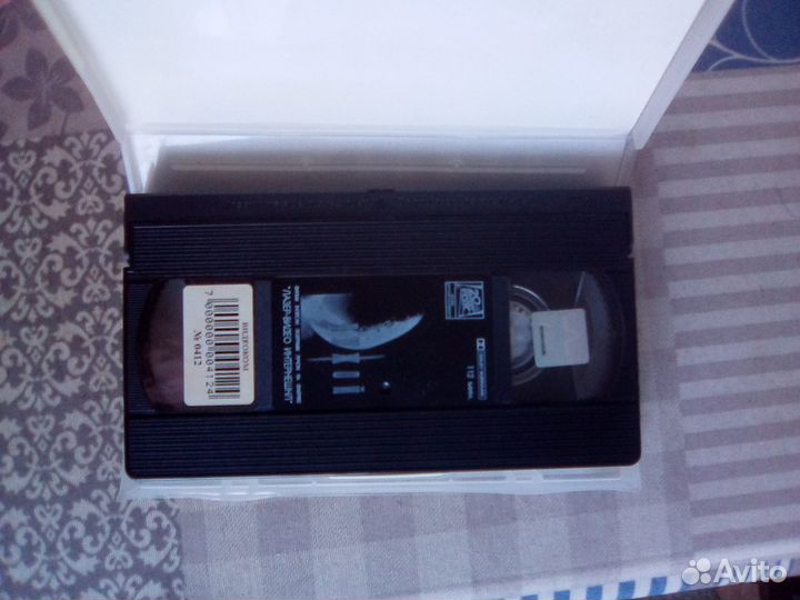 Видеокассеты с фильмами Чужой и Чужие