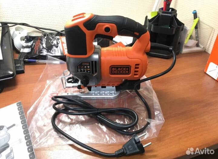 Продам лобзик электрический Black Decker