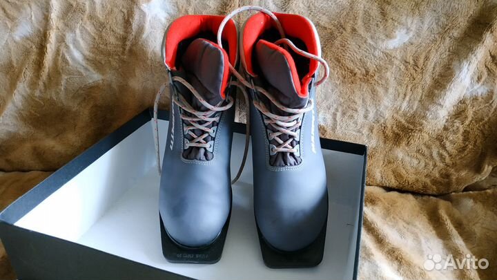 Лыжные ботинки
