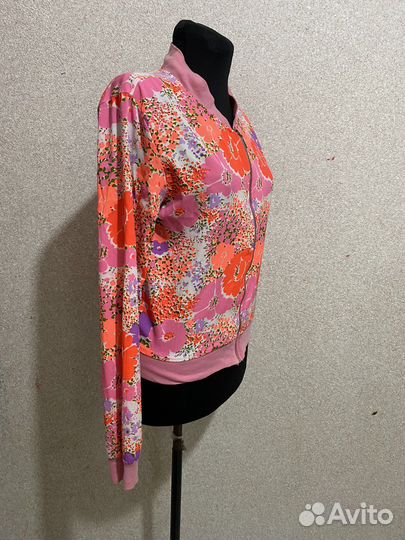 Очень яркий бомбер ветровка xs 40 размер