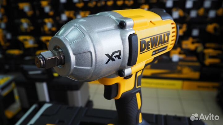 Аккумуляторный гайковёрт DeWalt DCF900P2T