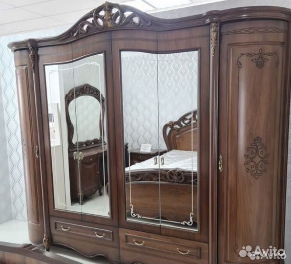 Спальный гарнитур