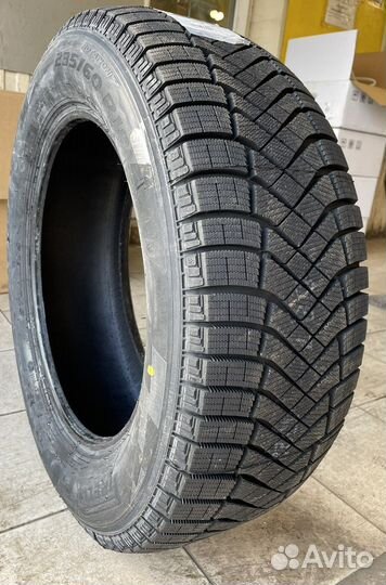 Pirelli Ice Zero FR 225/55 R18