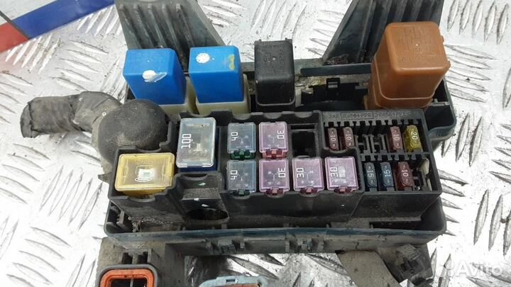 Блок предохранителей Nissan Navara