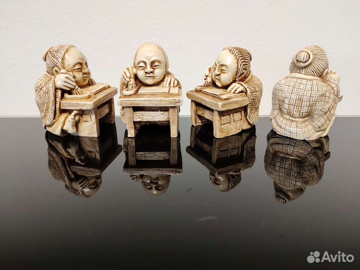 Нэцке мальчик рисующий Амэ-но-Удзумэ