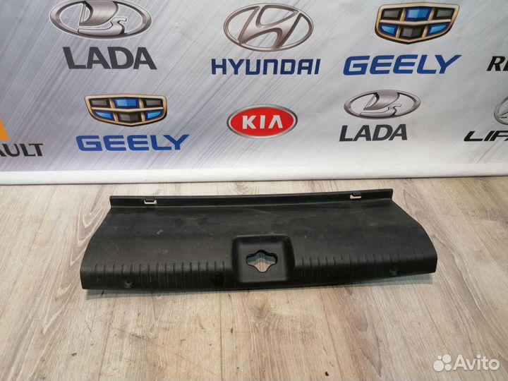 Накладка замка багажника Hyundai solaris