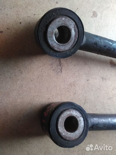 Рычаг задней подвески поперечный левый, правый